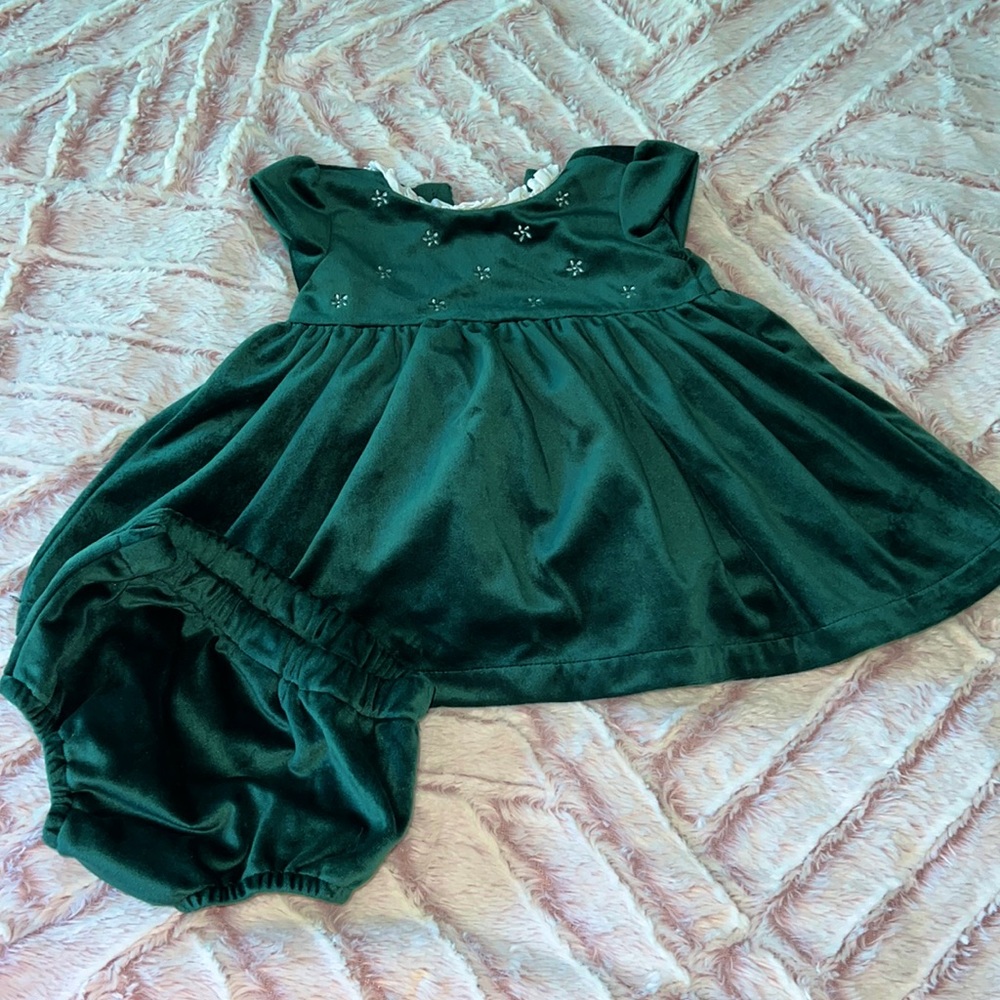 This is a 6 month old dress and was worn once